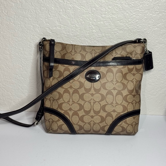 Coach Peyton Signature Shoulder Bag/Crossbody F18926 - Picture 1 of 12
